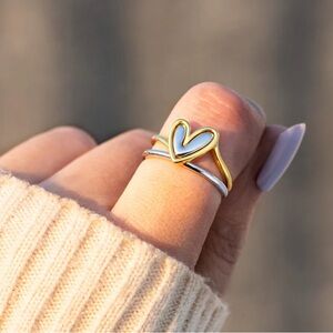 💍 SELF LOVE LAYERED HEART RING size 7
Beautiful 2-tone piece. Feminine 💍